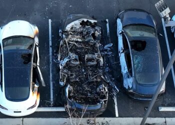 Los ataques de Tesla avivan los temores de violencia política