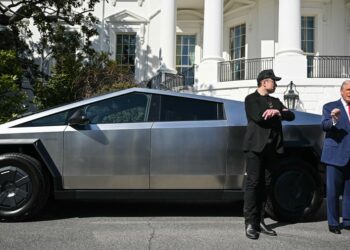 Los demócratas impulsan la investigación sobre Trump, evento Tesla de la Casa Blanca de Musk