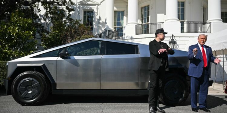 Los demócratas impulsan la investigación sobre Trump, evento Tesla de la Casa Blanca de Musk