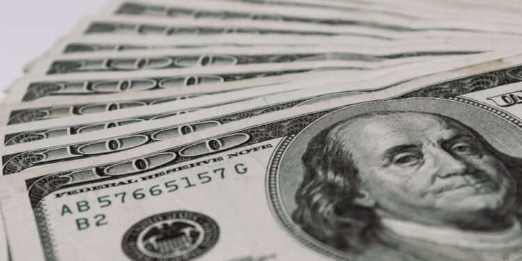 NEBOA emite la orden para que el Congreso ratifique el dólar estadounidense como moneda única en Ecuador