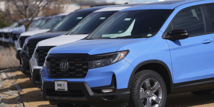 Trump anuncia un arancel adicional del 25 por ciento sobre las importaciones automáticas