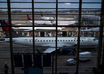 Llamada cercana entre el vuelo de Delta, el avión de la Fuerza Aérea informó cerca de DCA