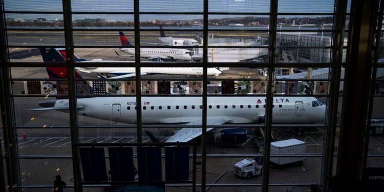 Llamada cercana entre el vuelo de Delta, el avión de la Fuerza Aérea informó cerca de DCA