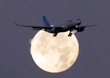 Noticias del mercado de valores para inversores: ganancias de informes de transat, imperio y algoma