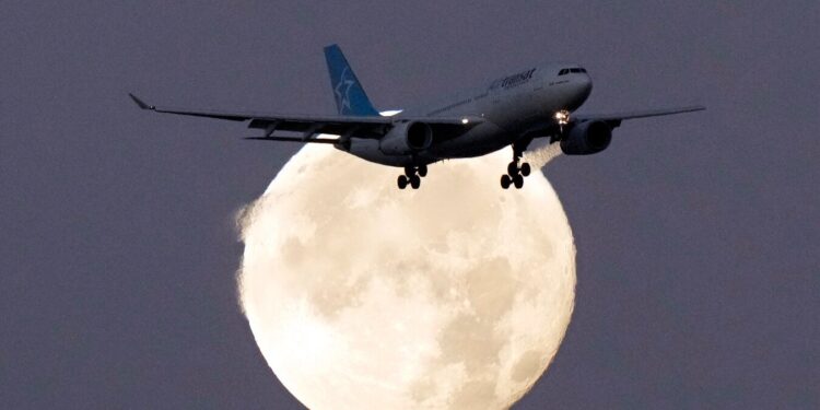 Noticias del mercado de valores para inversores: ganancias de informes de transat, imperio y algoma