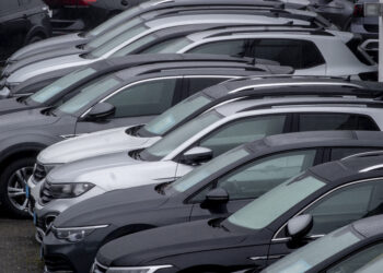 Consumidores, empresas se preparan para las consecuencias de la tarifa de Trump