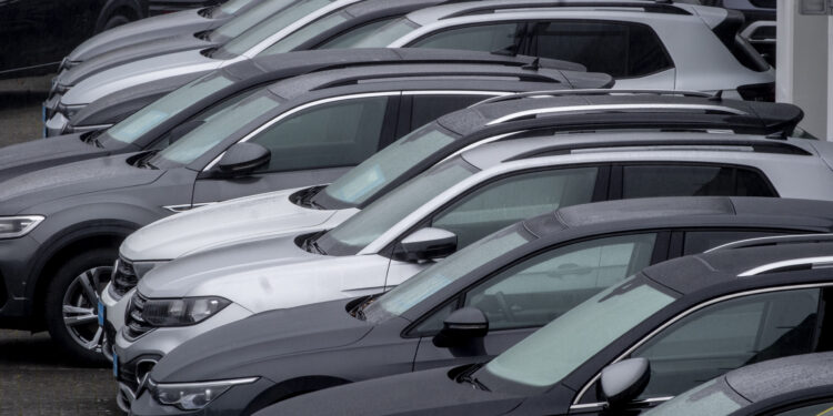 Consumidores, empresas se preparan para las consecuencias de la tarifa de Trump