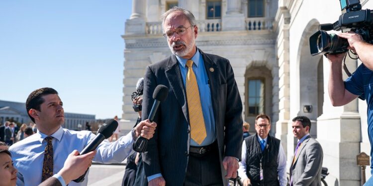 El presidente de Freedom Caucus, insta a los líderes del Partido Republicano a retrasar el proyecto de ley que evita los recortes del presupuesto de DC