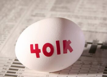 Preparando su 401 (k) para sobrevivir al mercado bajista, o recesión: sopesar sus objetivos financieros, mantenerse fuera de efectivo