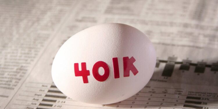 Preparando su 401 (k) para sobrevivir al mercado bajista, o recesión: sopesar sus objetivos financieros, mantenerse fuera de efectivo