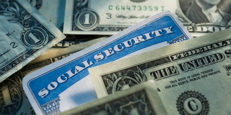 El Seguro Social anuncia un mayor aumento de beneficios desde 1981. Aquí es cuando lo obtendrá.