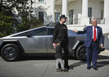 ‘Familias de víctimas de choque’ profundamente preocupado ‘piden a Dot que no rea el supervisión de Tesla