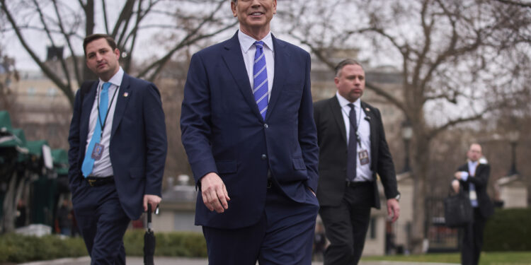 Bessent abre la puerta al regreso ruso al importante sistema bancario internacional