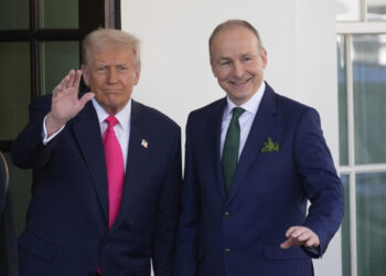 Trump llama a Schumer un “palestino” mientras defiende la factura del gasto republicano, los precios de los huevos y la política de tarifas