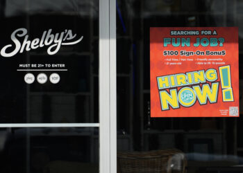 La confianza del consumidor en futuras perspectivas laborales se sumerge a la mínima de 12 años