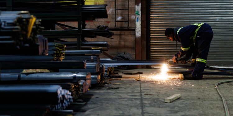 Qué saber en el comercio de EE. UU. En medio de tensiones arancelas globales: NPR