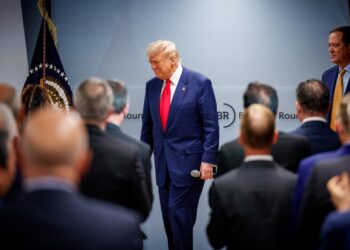 Los CEOs estadounidenses están preocupados por las caóticas nuevas tarifas de Trump: NPR
