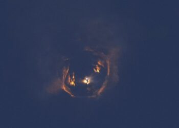 SpaceX pierde contacto con la nave espacial durante el vuelo de prueba de nave de naves de nave