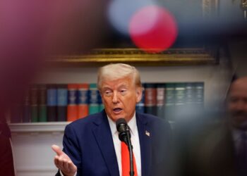 Los aranceles de Trump sobre Canadá y México seguirán adelante, dice: NPR