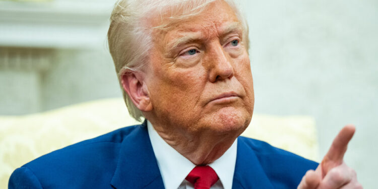 Trump mantiene el 104% de las tarifas de China mientras los funcionarios estadounidenses indican la apertura a las conversaciones