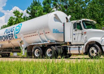 Acciones que realizan los movimientos más grandes del mediodía: Plug, NVDA, Pton