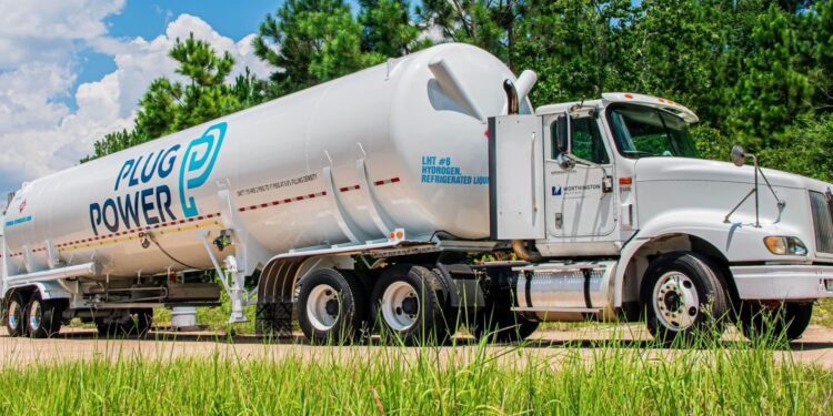 Acciones que realizan los movimientos más grandes del mediodía: Plug, NVDA, Pton