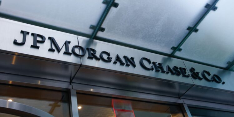 Acciones que realizan los movimientos más grandes Premarket: JPM, NEM, WFC