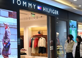 PVH, JNJ, NMAX, Shak y más