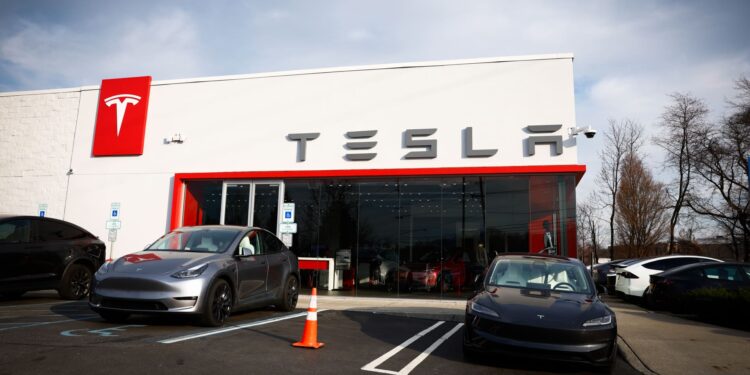 Acciones que realizan los movimientos más grandes Premarket: Tesla, Nvidia, Sr. Cooper, Hut 8 y más