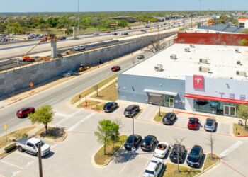 Las acciones que realizan los movimientos más grandes Premarket: Tesla, Newsmax, Ncino y más