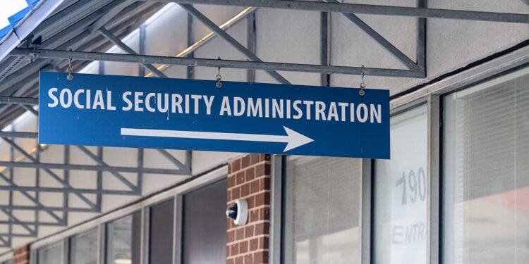 Los defensores de la discapacidad demandan el Seguro Social y DuGe para detener los recortes de servicios