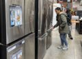 Los pedidos de artículos de boletos grandes, como autos y electrodomésticos, aumentaron el 9.2% en marzo en Rush para vencer a los aranceles