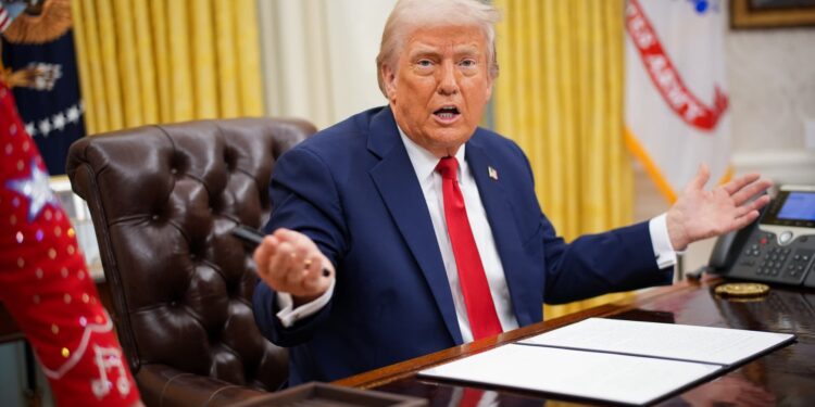 El gambit arancelario de Trump elevará las apuestas para una economía que ya se ve frágil