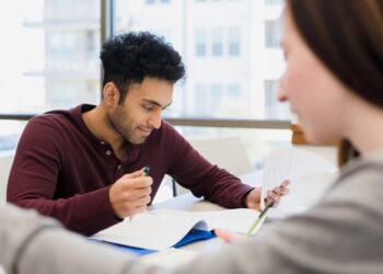 Consejos de pago de préstamos estudiantiles en medio de tiempos difíciles para los prestatarios