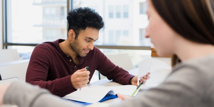 Consejos de pago de préstamos estudiantiles en medio de tiempos difíciles para los prestatarios