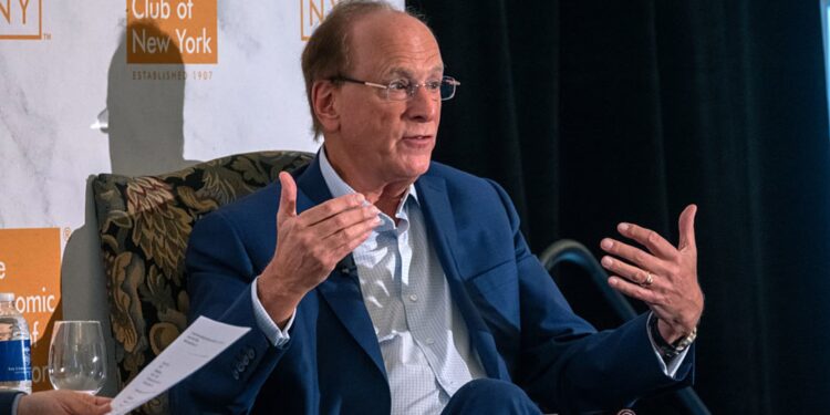 Los CEO piensan que Estados Unidos está “probablemente en una recesión en este momento”, dice Larry Fink de BlackRock