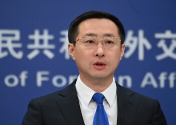 China votos ‘contundentes’ contramedidas mientras los aranceles estadounidenses entran en juego