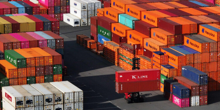 Trump dijo que los ingresos arancelarios podrían reemplazar el impuesto sobre la renta. Lo que dicen los economistas