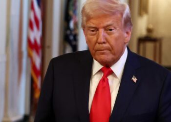 El índice de aprobación de Trump sobre la economía en la carrera presidencial más baja