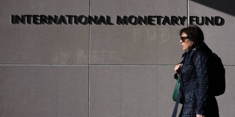 El FMI corta el pronóstico de crecimiento de los Estados Unidos en casi un punto porcentual