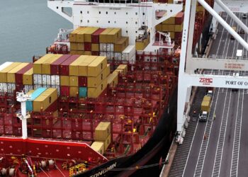 Las empresas están tratando de pasar los costos de tarifa a los clientes: Informe Fed