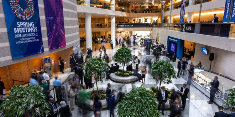 Los miembros del BCE dicen que el trabajo de inflación casi hecho, pero la tarifa se produce los riesgos