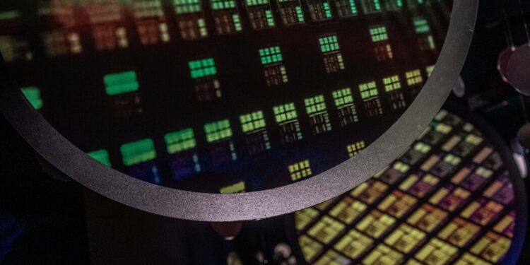 Trump señala que los aranceles semiconductores vienen ‘muy pronto’