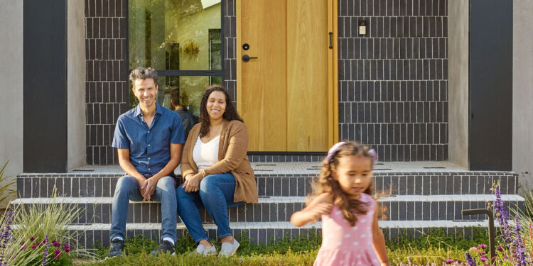 Cómo los textiles de África occidental dieron forma a un bungalow del sur de California