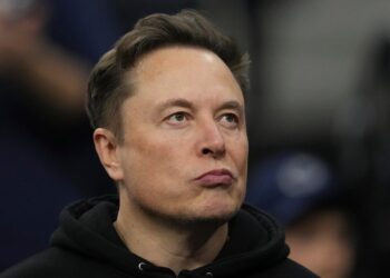 Las ventas de Tesla caen 13% en el primer trimestre cuando Elon Musk Racklash, los modelos de envejecimiento apagan a los compradores