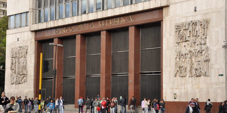 Los grupos empresariales dicen que la falta de confianza en Colombia llevó a una caída en la inversión extranjera en 2024