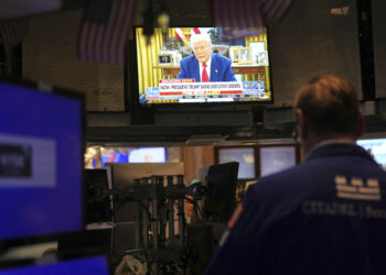 Las existencias aumentan el aplazamiento de la tarifa, pero los temores de recesión permanecen