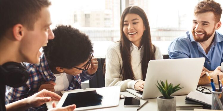 Navegar por la fuerza laboral que cambia: Gen Z │Connectcomm