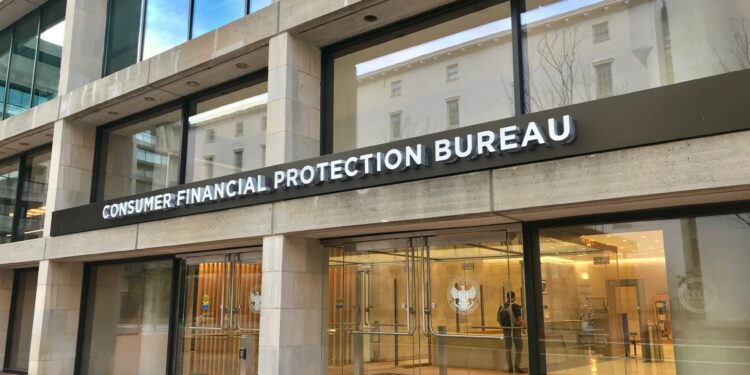 La Casa Blanca cae demanda contra los fideicomisos de préstamos estudiantiles. Esto es lo que significa para los prestatarios.