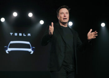 El almizcle golpea a Navarro en medio de la turbulencia de la tarifa: “Él no está construido mierda”